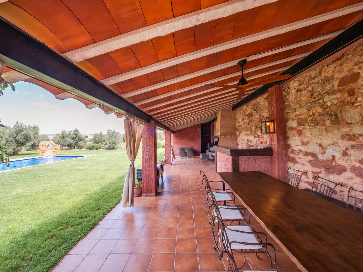 Alquila por horas Finca con olivos, piscina y Spa en la Sierra de Albacete