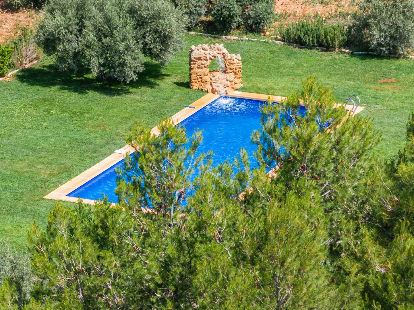 Alquila por horas Finca con olivos, piscina y Spa en la Sierra de Albacete