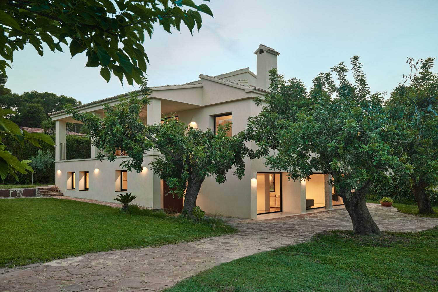 Alquila por horas Vivienda unifamiliar con estilo minimalista