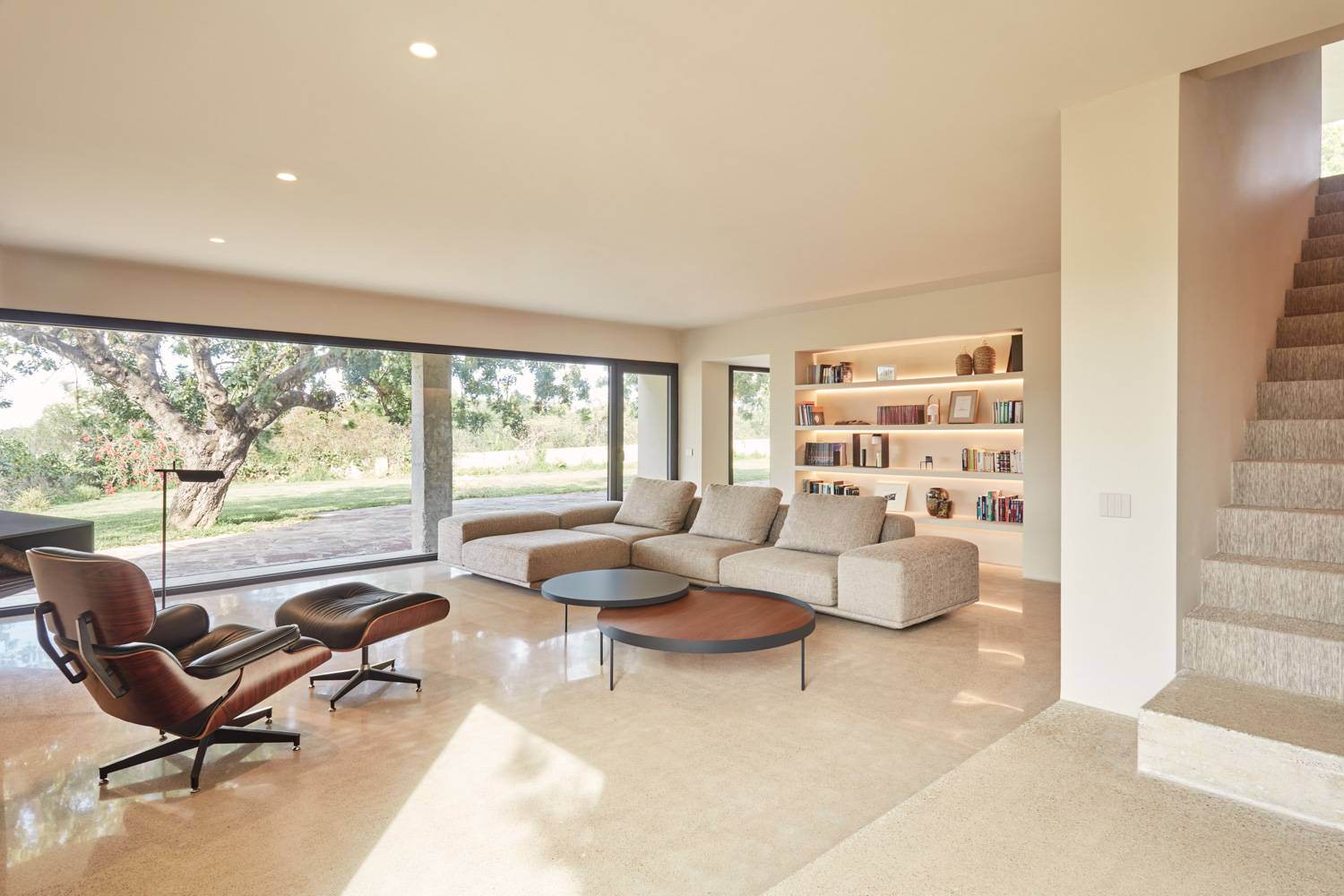 Alquila por horas Vivienda unifamiliar con estilo minimalista