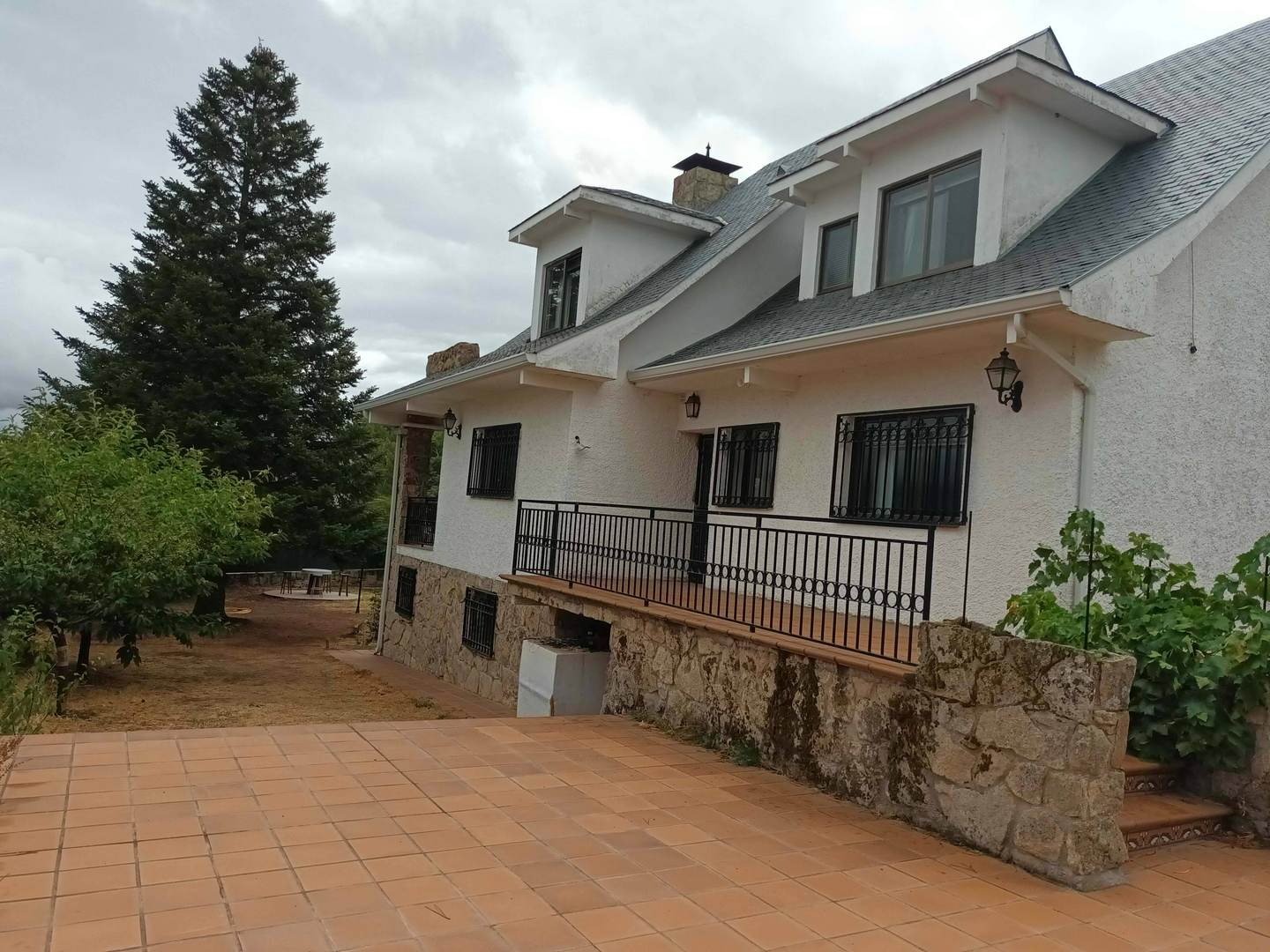 Alquila por horas Chalet de estilo rústico clásico