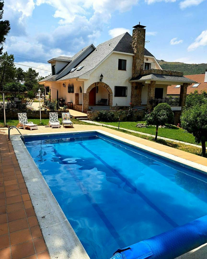 Alquila por horas Chalet de estilo rústico clásico