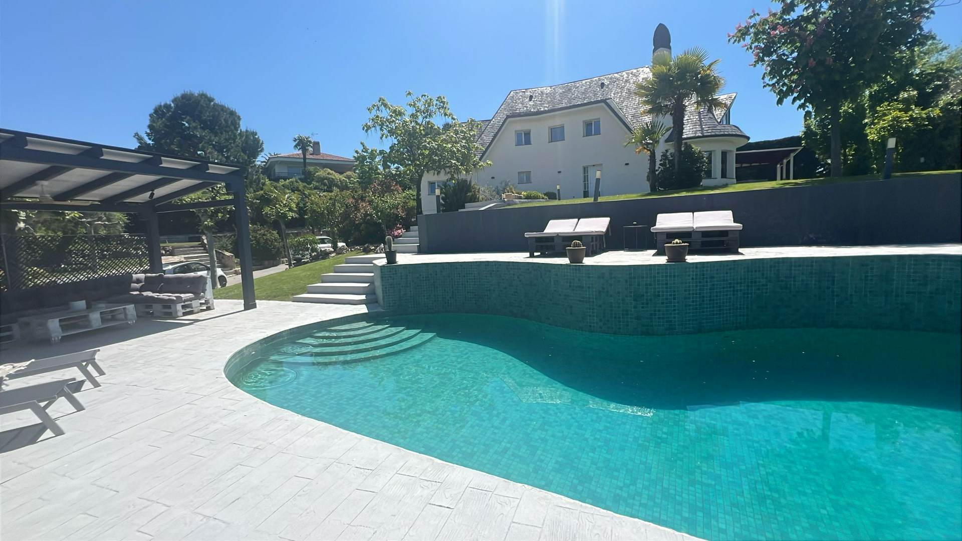 Alquila por horas VIVIENDA ESTILO AMERICANO PREMIO DE DISEÑO ARQUITECTÓNICO 