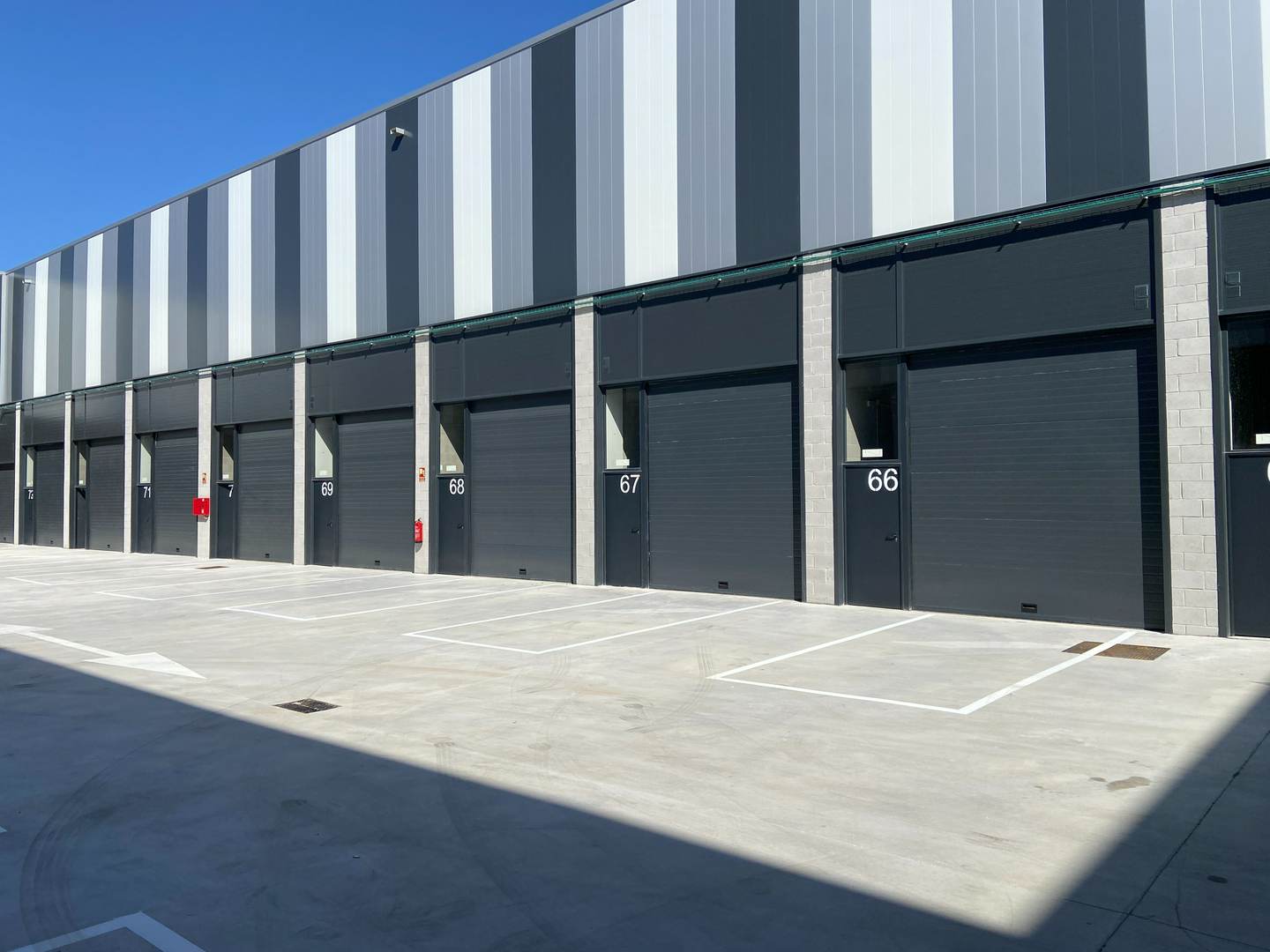 Alquila por horas Naves modernas con amplias zonas para rodaje