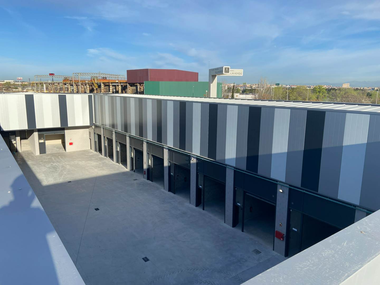 Alquila por horas Naves modernas con amplias zonas para rodaje