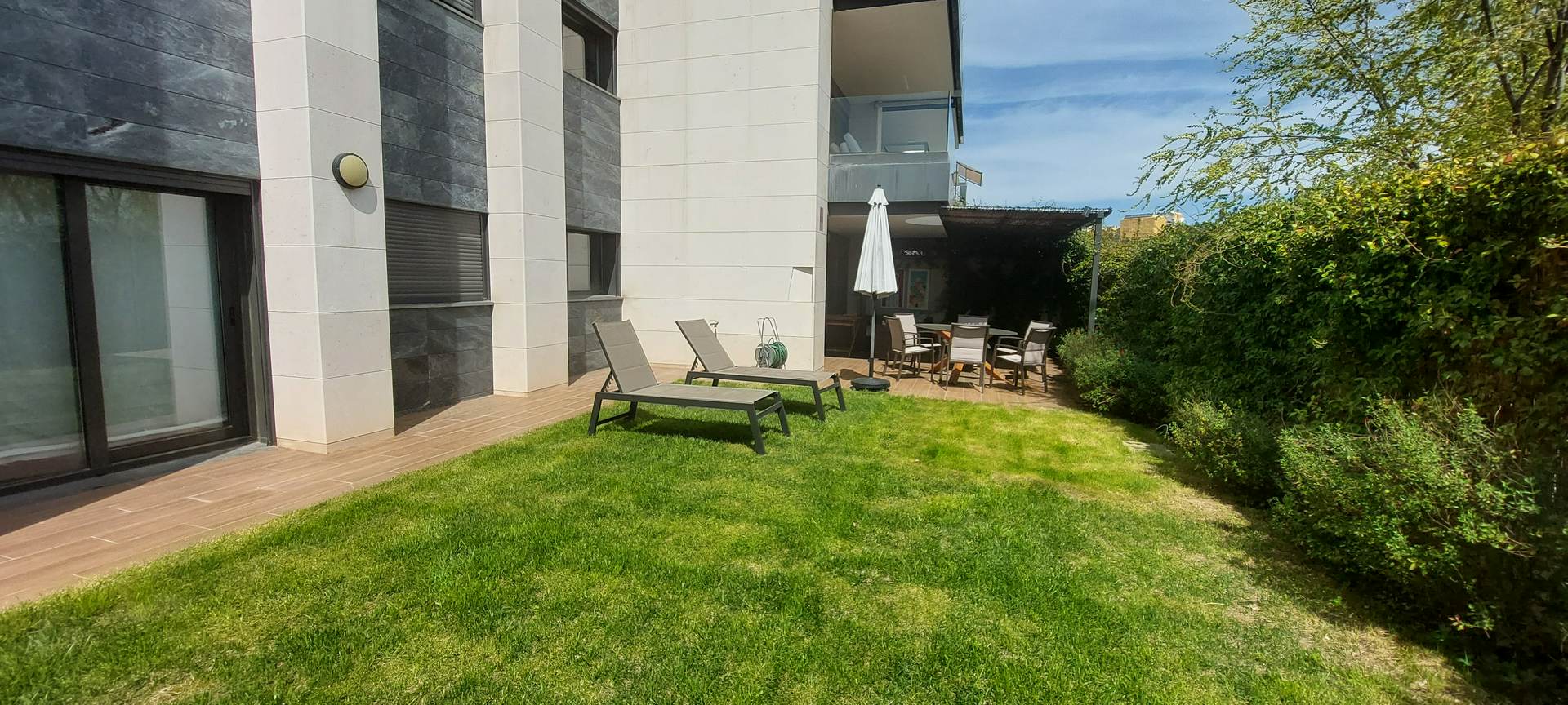 Alquila por horas Piso amplio con enorme jardín en planta baja