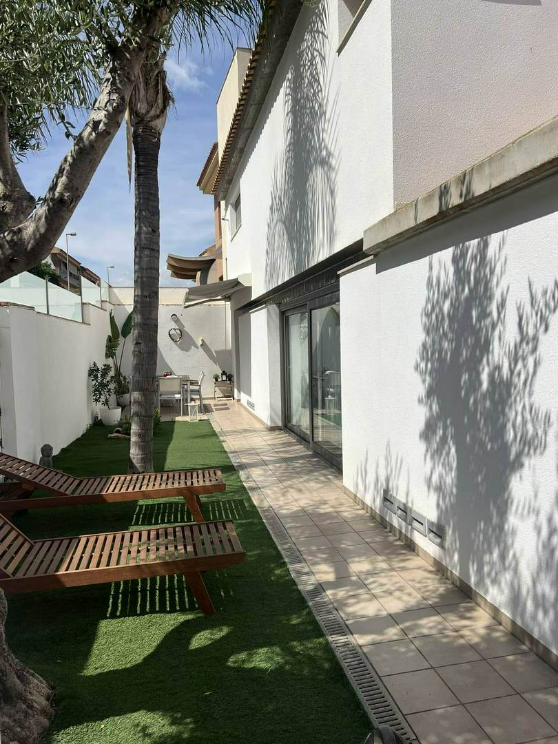 Alquila por horas Vivienda unifamiliar con doble altura
