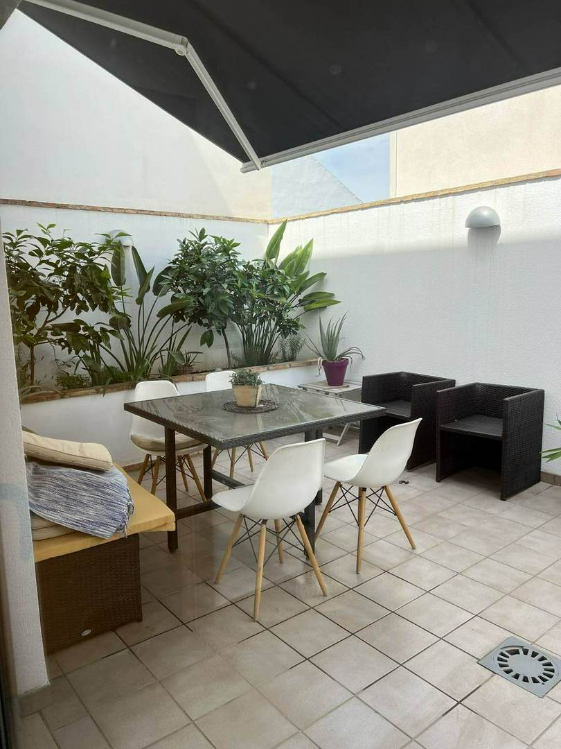 Alquila por horas Vivienda unifamiliar con doble altura
