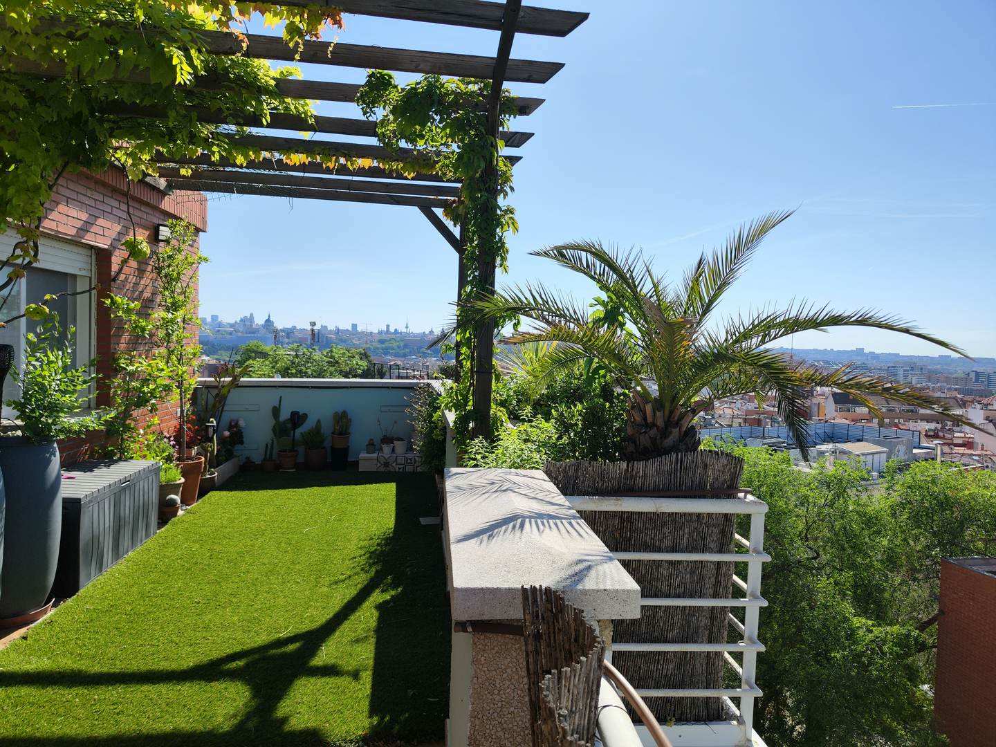 Alquila por horas Vivienda unifamiliar con terraza de 45 m con vistas abiertas.