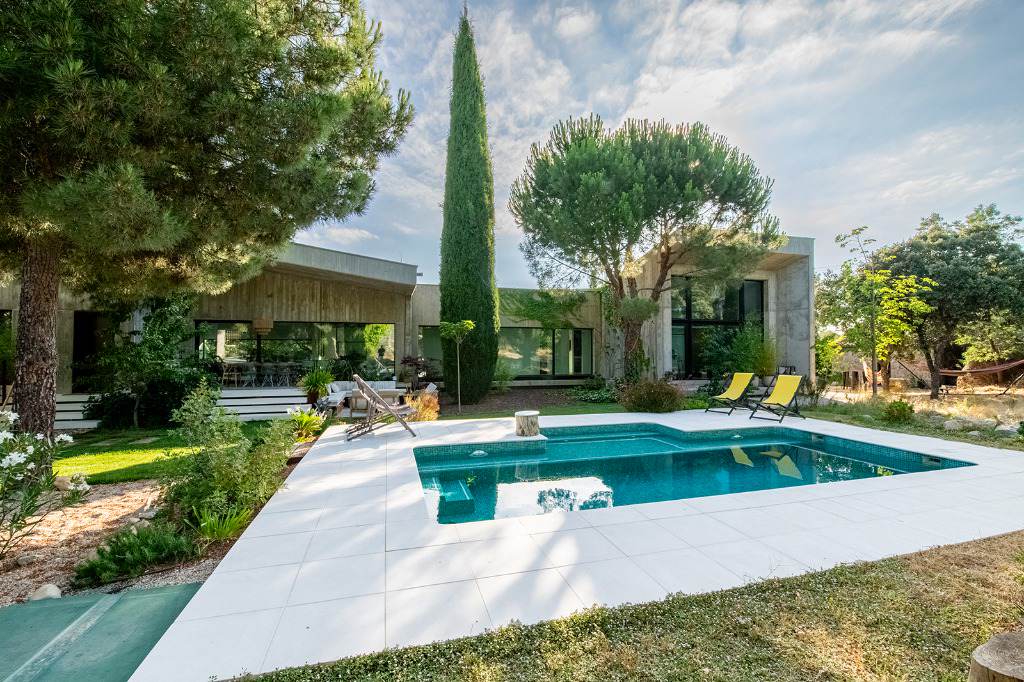 Alquila por horas Casa brutalista contemporánea en entorno natural