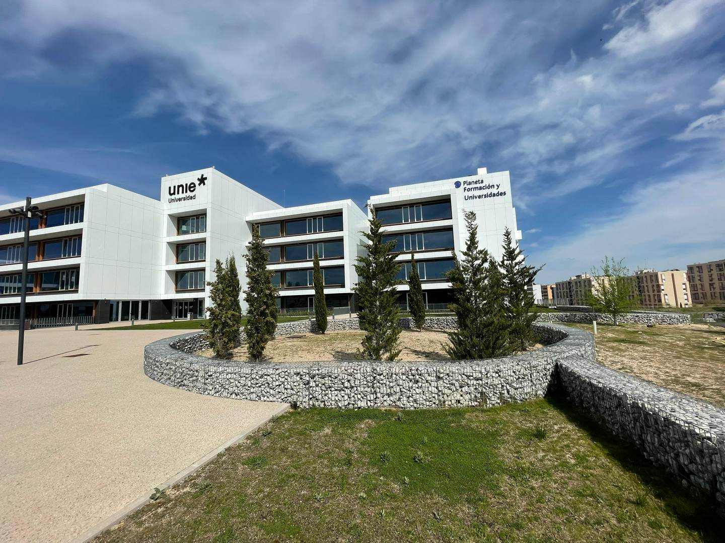 Alquila por horas 20.000 m² de espacios profesionales: platós, estudios y aulas para tu producción