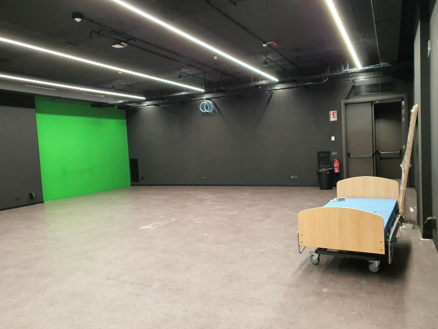Alquila por horas 20.000 m² de espacios profesionales: platós, estudios y aulas para tu producción