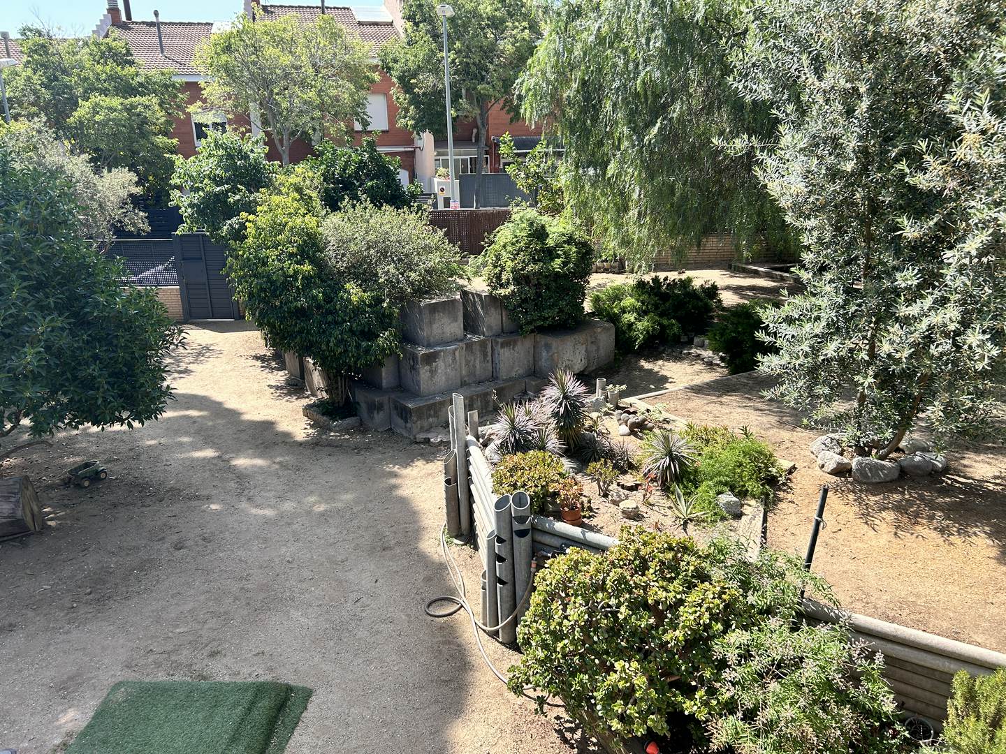 Alquila por horas Vivienda familiar con jardín y piscina