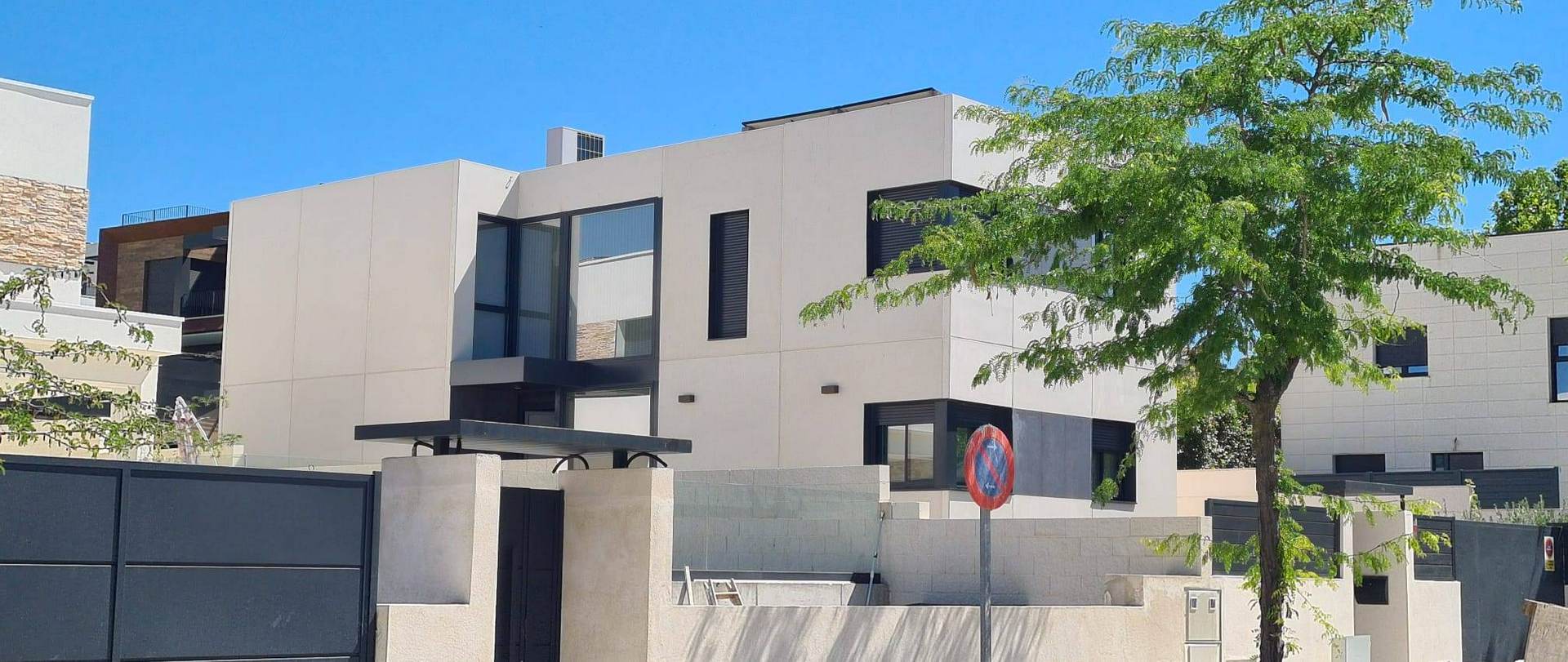 Alquila por horas Independiente con espacios amplios para grabaciones