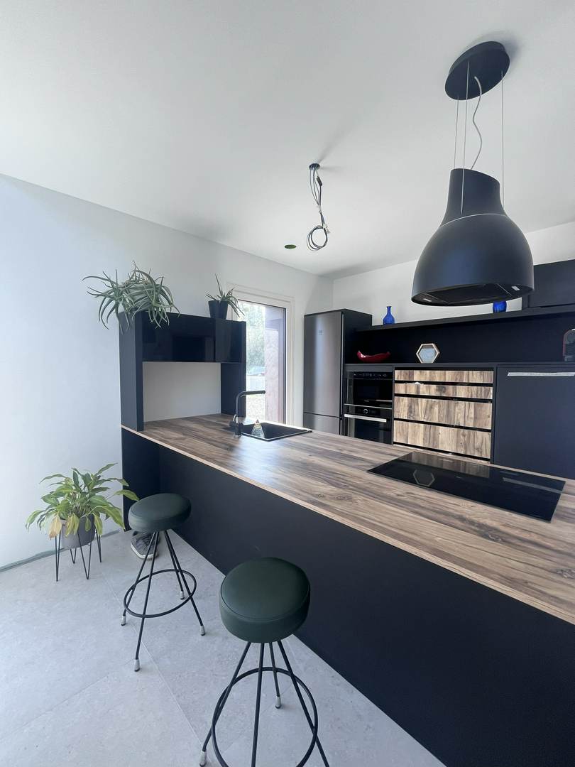 Alquila por horas Vivienda unifamiliar de piedra moderna