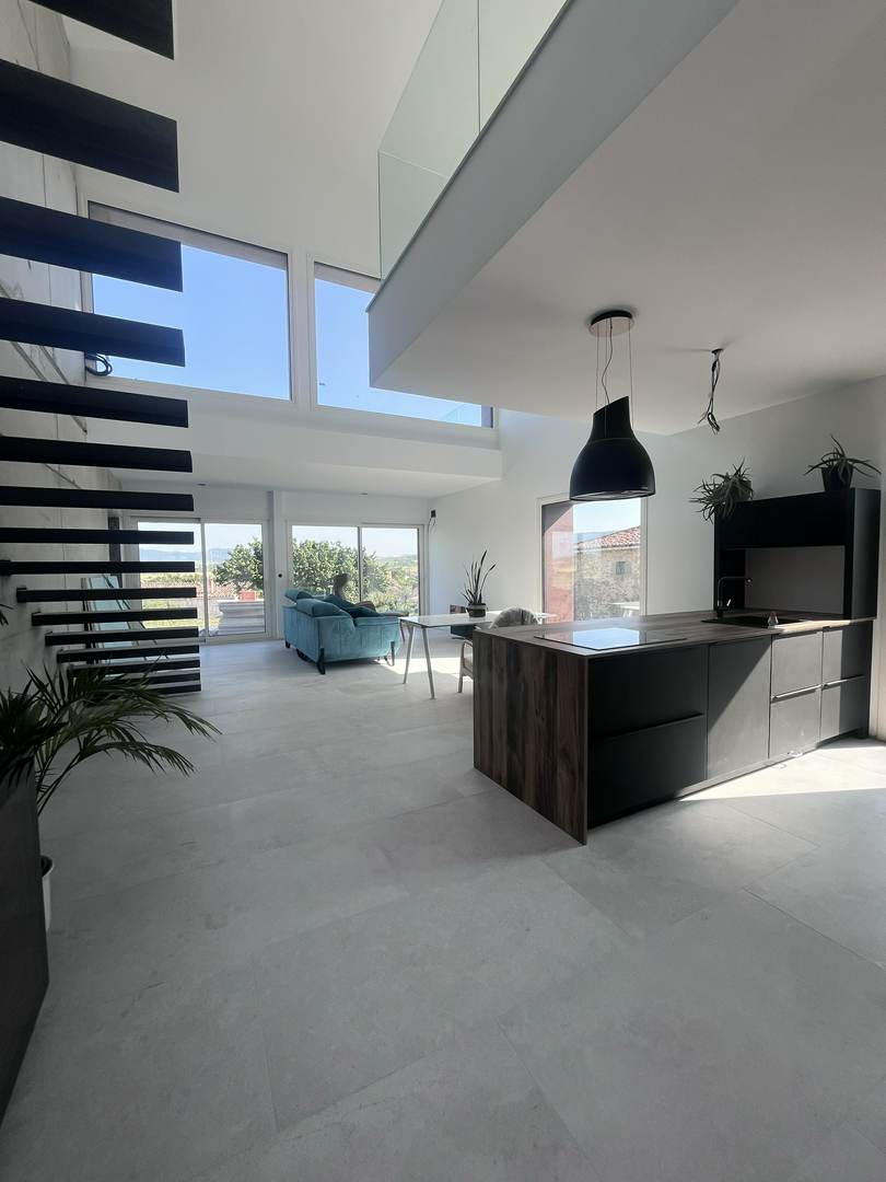 Alquila por horas Vivienda unifamiliar de piedra moderna