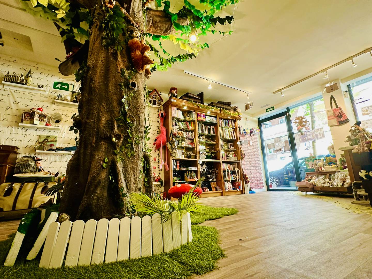 Alquila por horas Local de cuento con árbol encantado