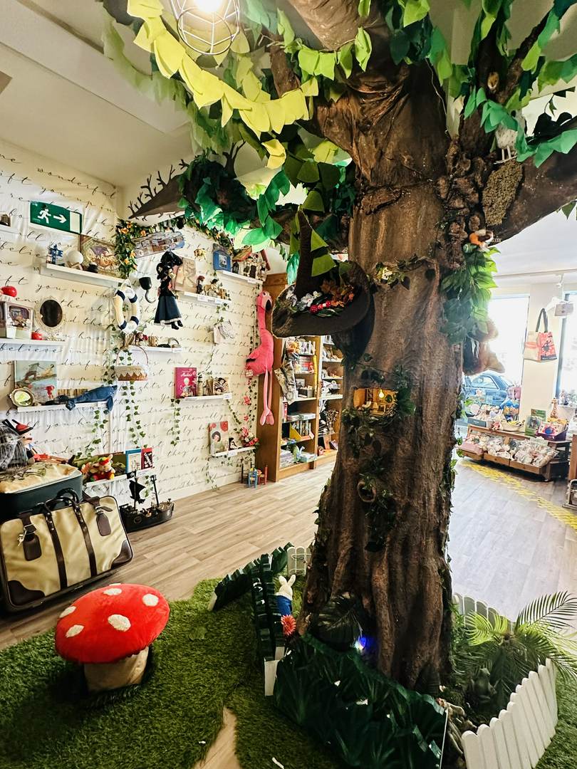 Alquila por horas Local de cuento con árbol encantado