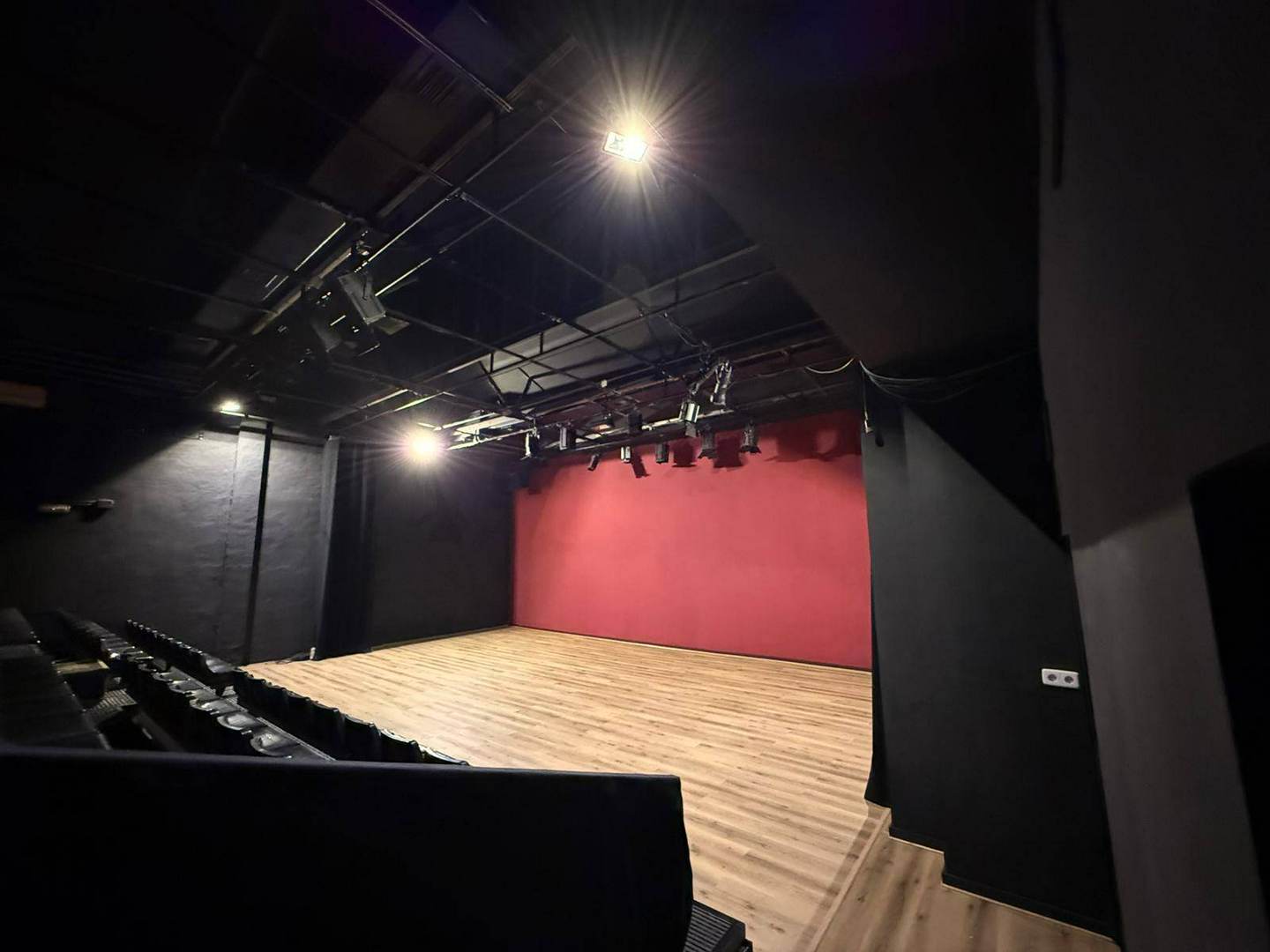 Alquila por horas Sala de artes escénicas