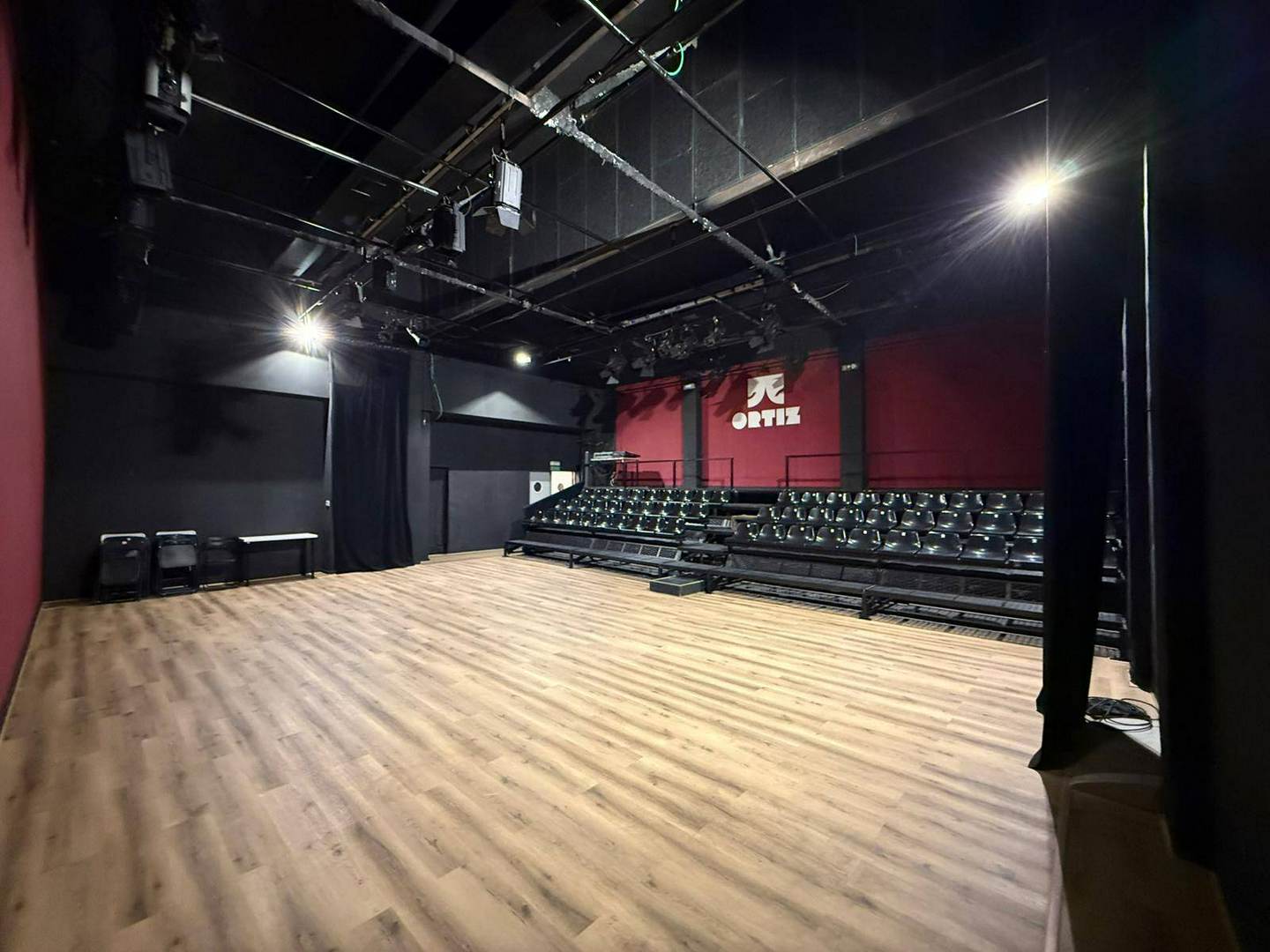 Alquila por horas Sala de artes escénicas