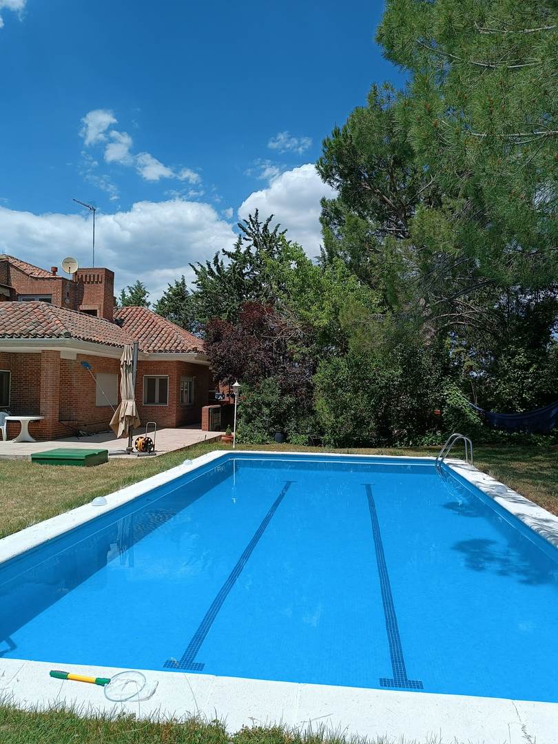Alquila por horas Jardín con piscina exterior, piscina interior y sauna