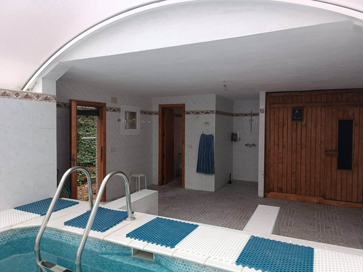 Alquila por horas Piscina interior con sauna 