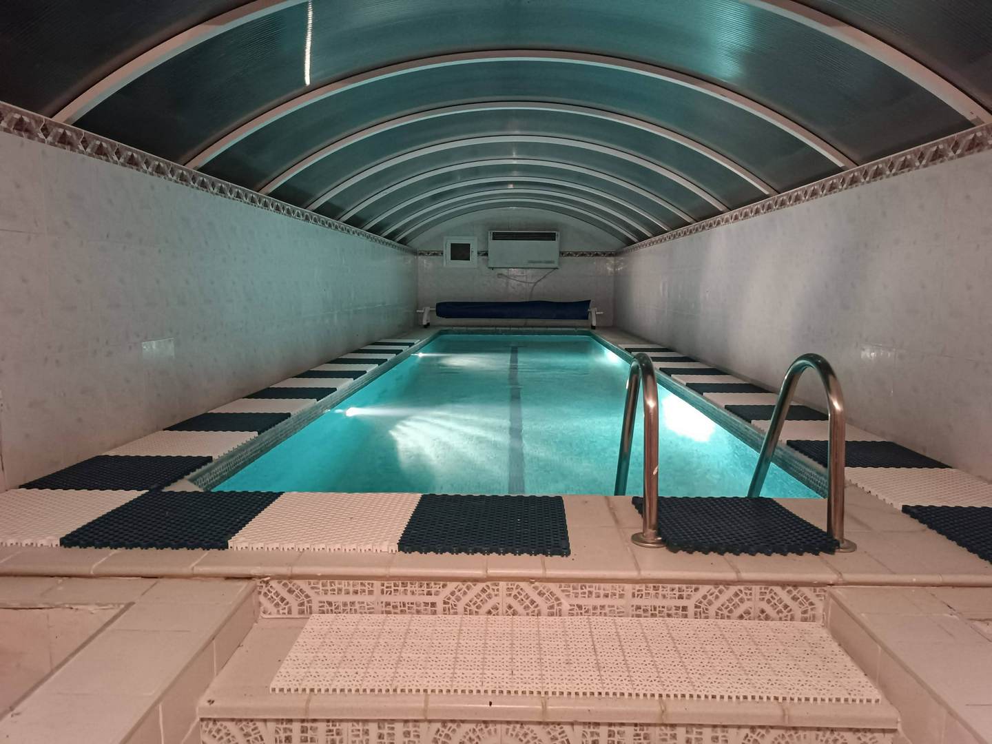 Alquila por horas Piscina interior con sauna 