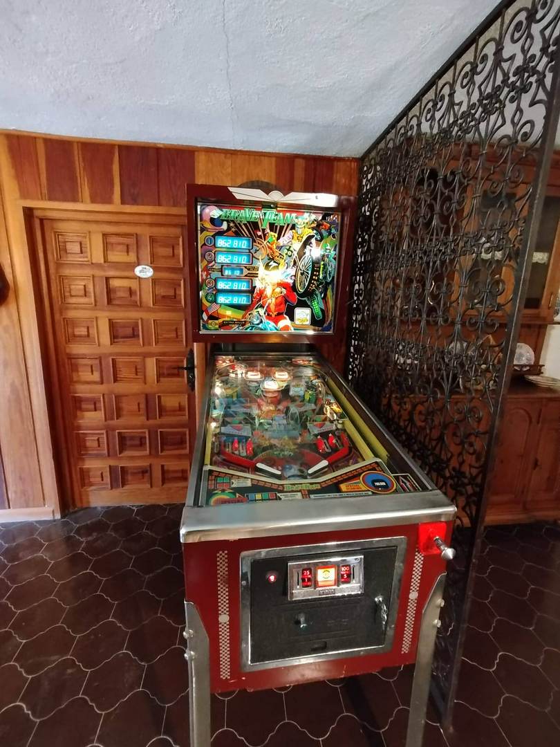 Alquila por horas Bodega-bar retro con barra de bar y chimenea