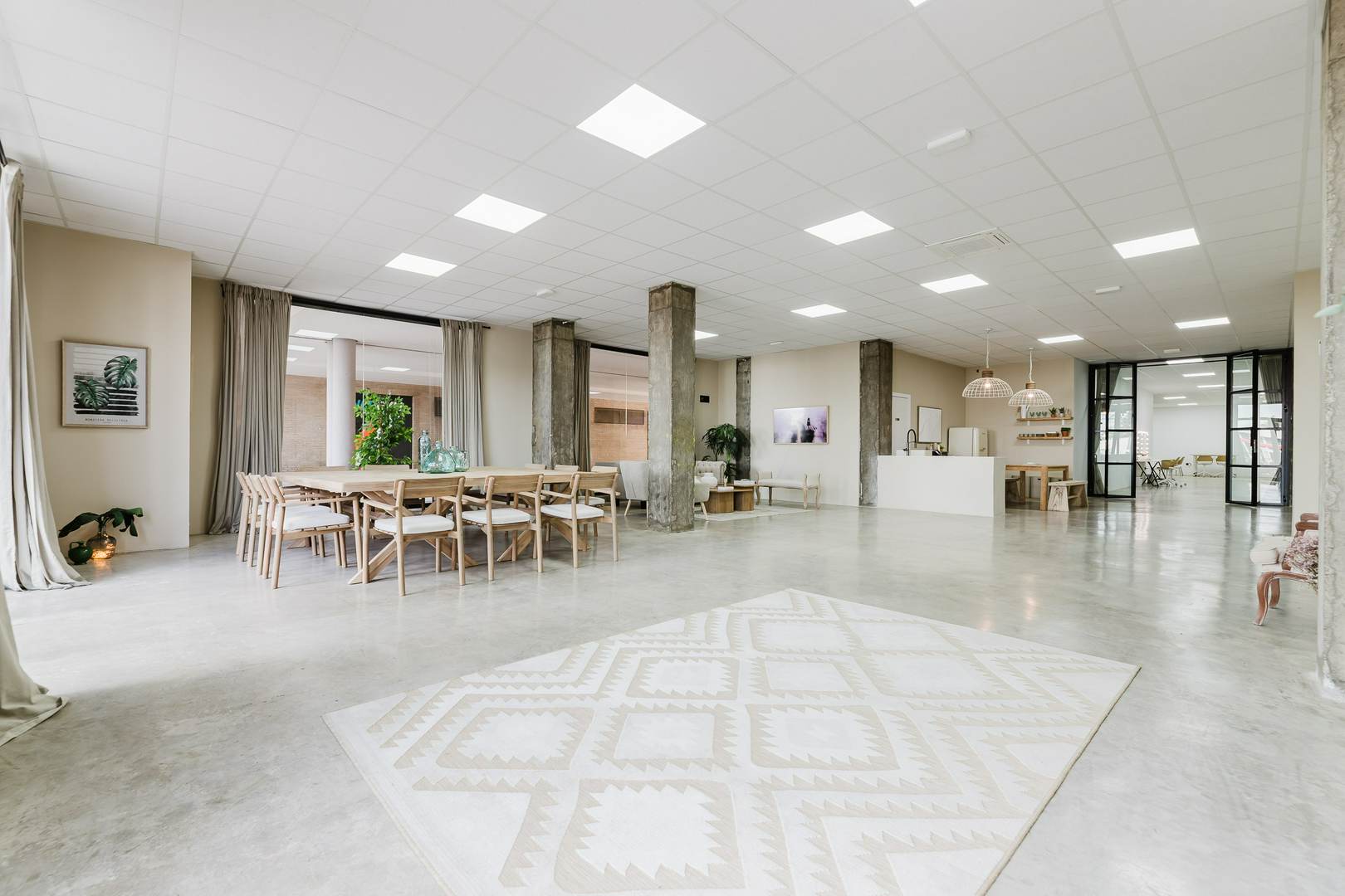 Alquila por horas Espacio amplio y versátil para fotógrafos, artistas y creadores