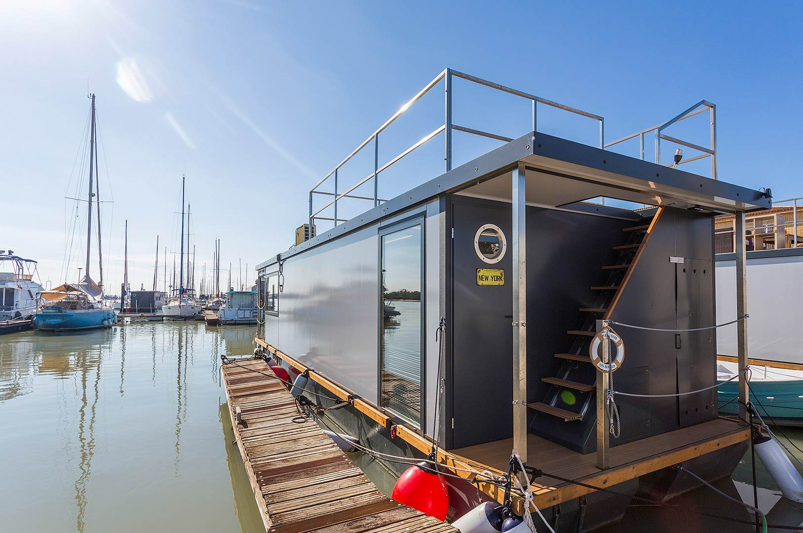 Alquila por horas Casa barco (dos unidades disponibles)