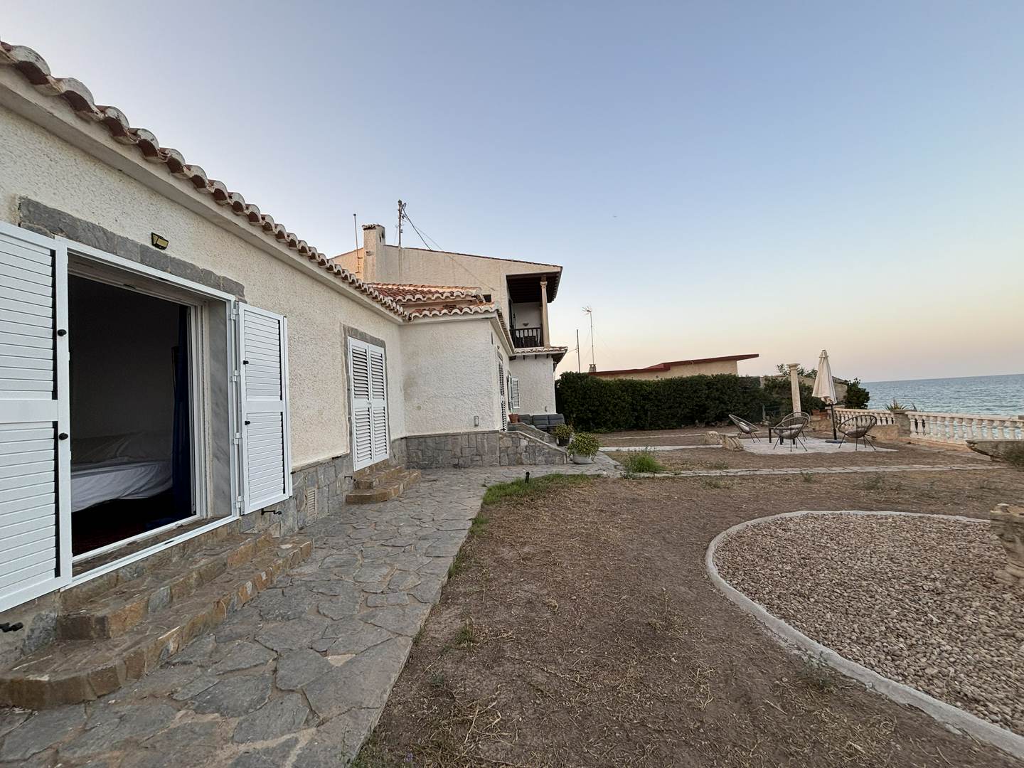 Alquila por horas Vivienda unifamiliar en primera linea de mar