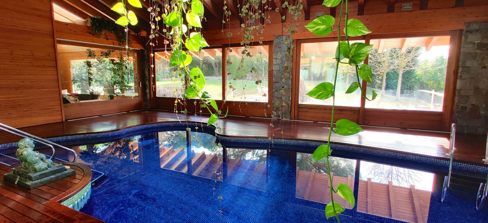 Alquila por horas Casa de lujo con piscina interior y amplio jardín
