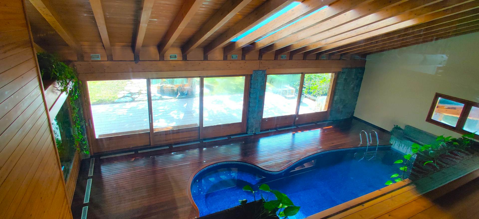 Alquila por horas Casa de lujo con piscina interior y amplio jardín