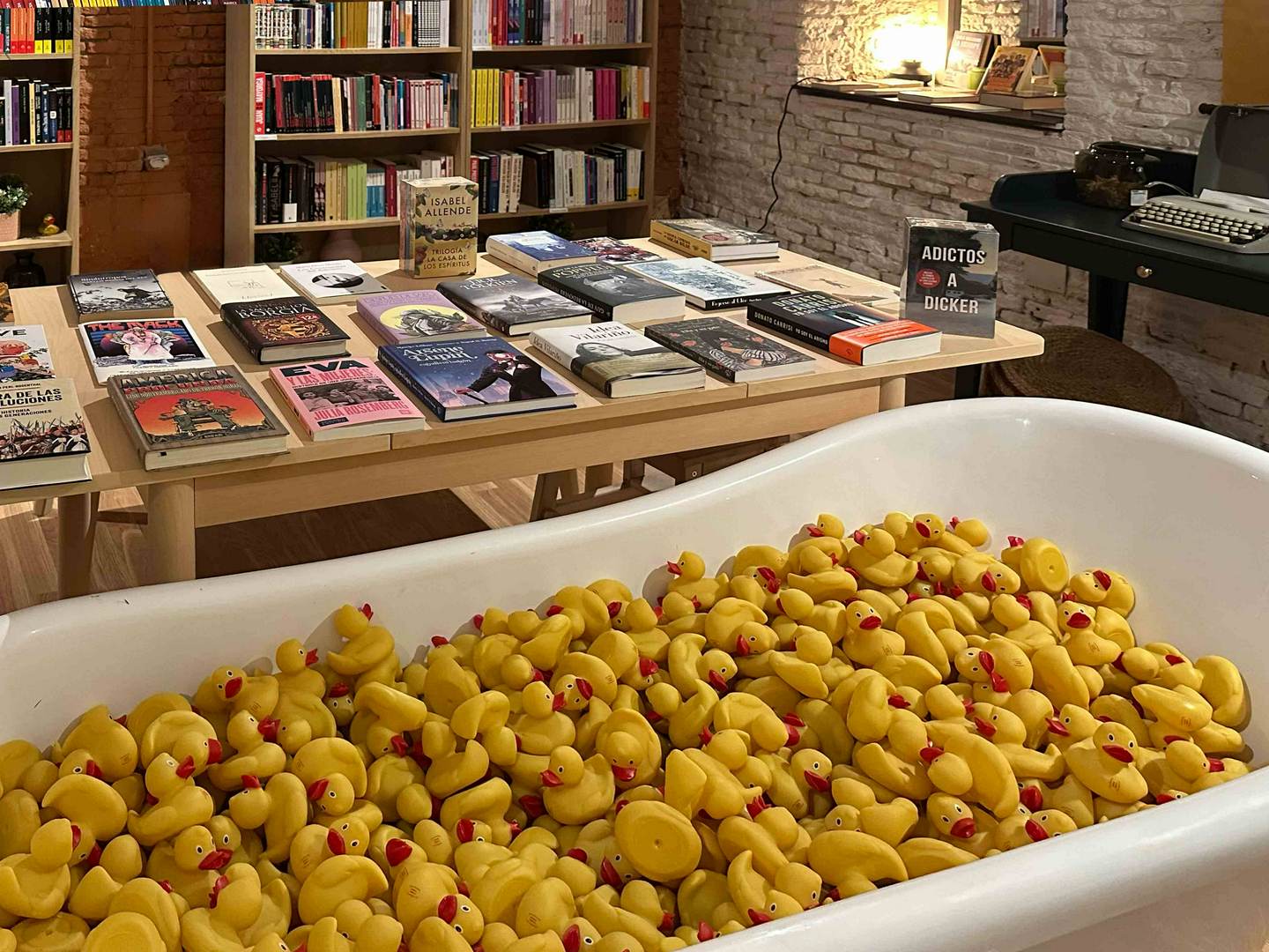 Alquila por horas Librería independiente, un espacio cálido y acogedor de Lavapiés