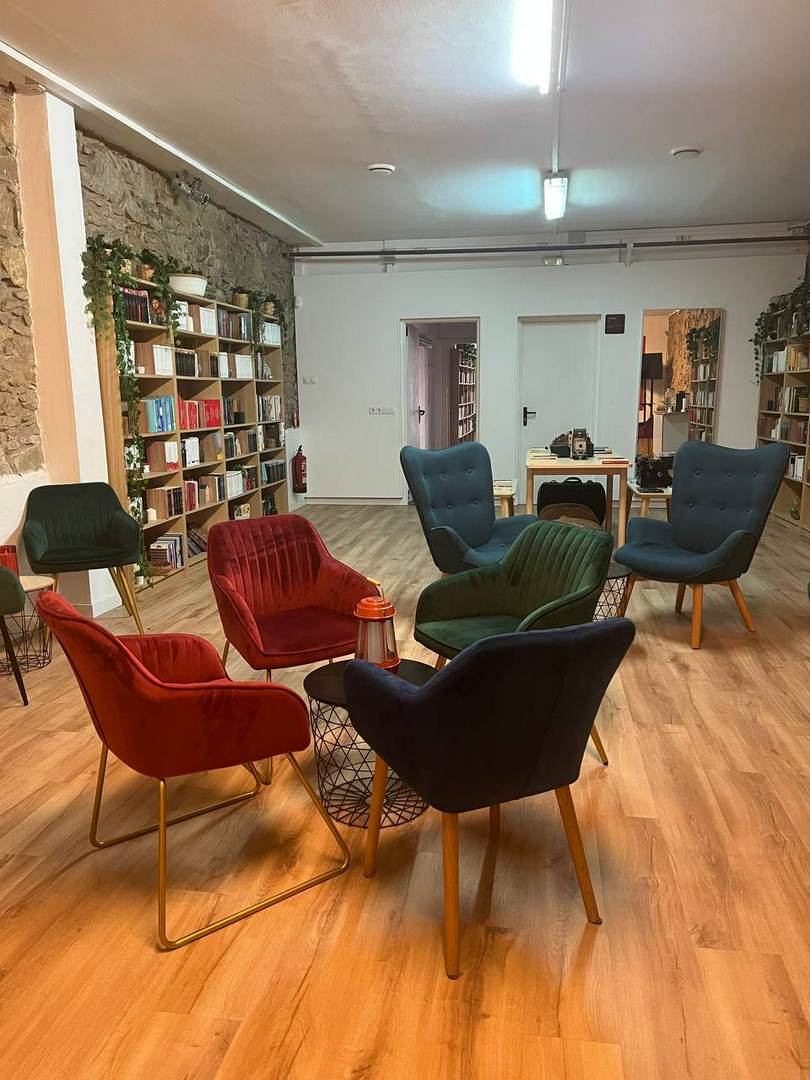 Alquila por horas Librería independiente, un espacio cálido y acogedor de Barcelona