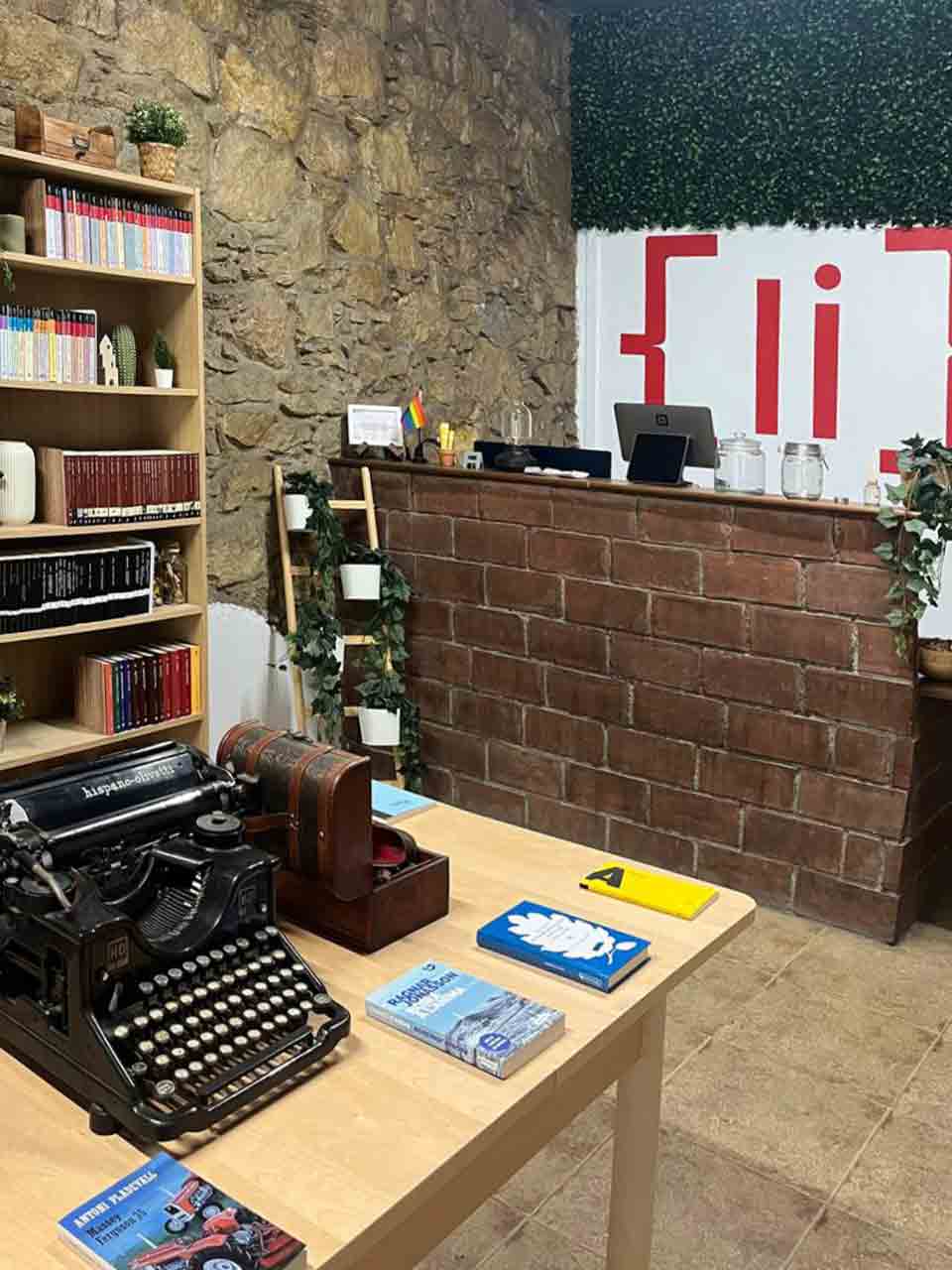 Alquila por horas Librería independiente, cálida y acogedora