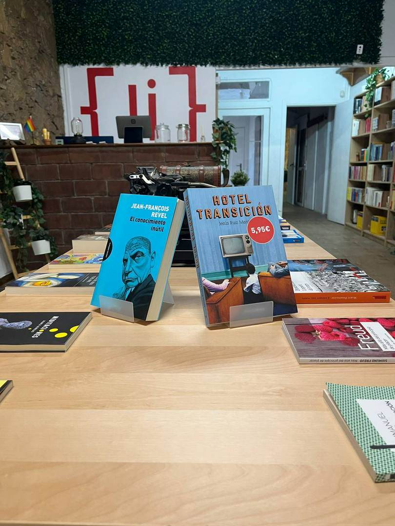 Alquila por horas Librería independiente, un espacio cálido y acogedor de Barcelona