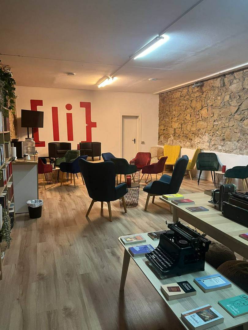Alquila por horas Librería independiente, un espacio cálido y acogedor de Barcelona
