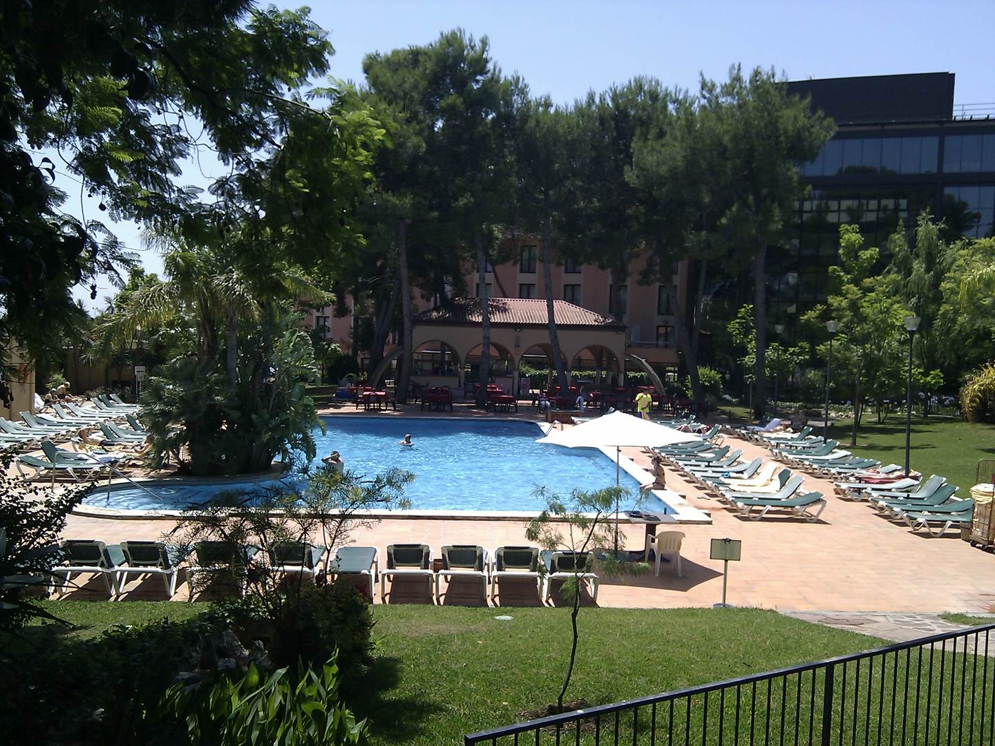 Alquila por horas Piscina exterior y pérgola chill-out – un escenario único para eventos