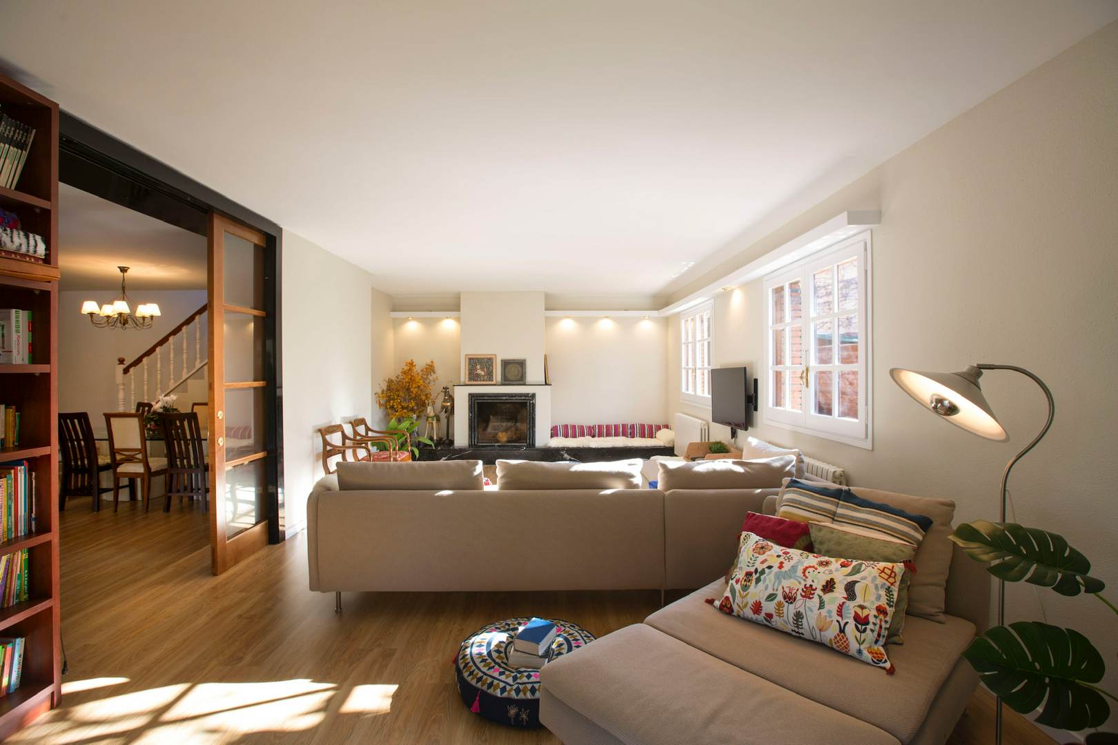 Alquila por horas Casa rodeada de naturaleza y luz, con encanto mediterráneo y espacios interiores muy cuidados