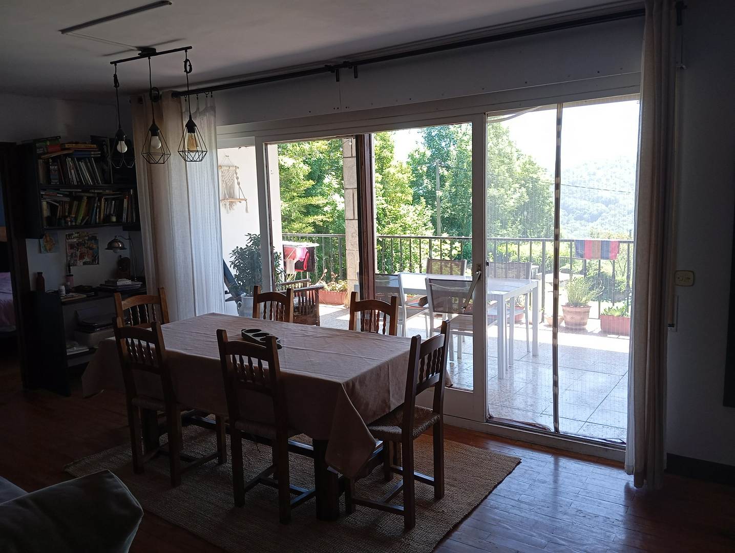 Alquila por horas Chalet de los años 70 con maravillosas vistas y jardín grande