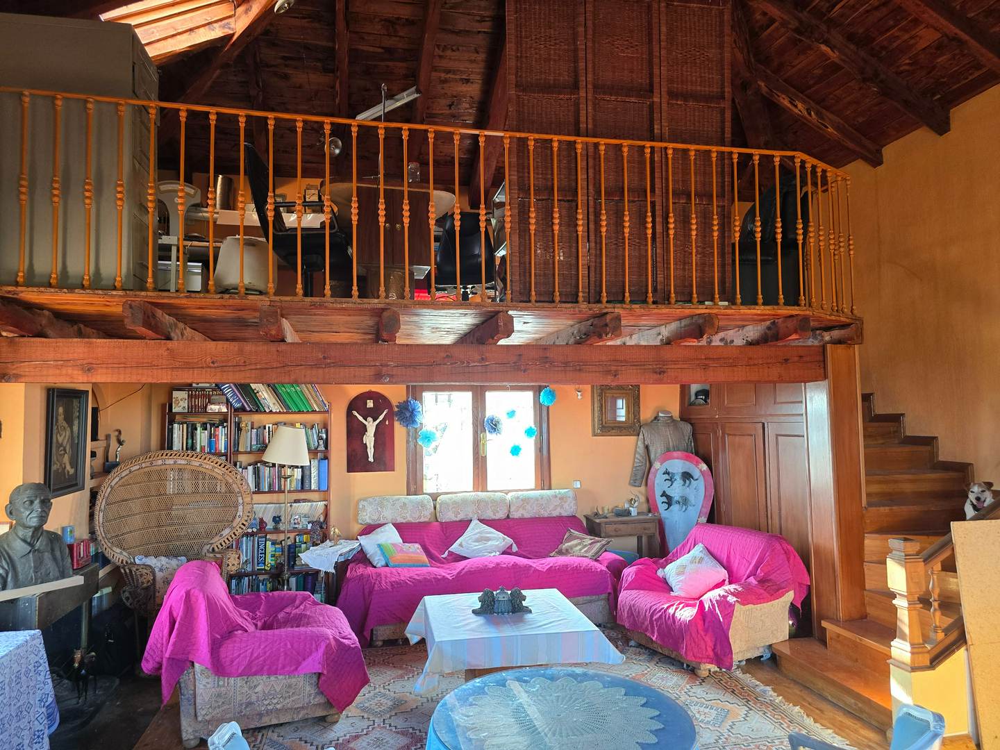 Alquila por horas Casa de campo de piedra rústica con interiores de madera