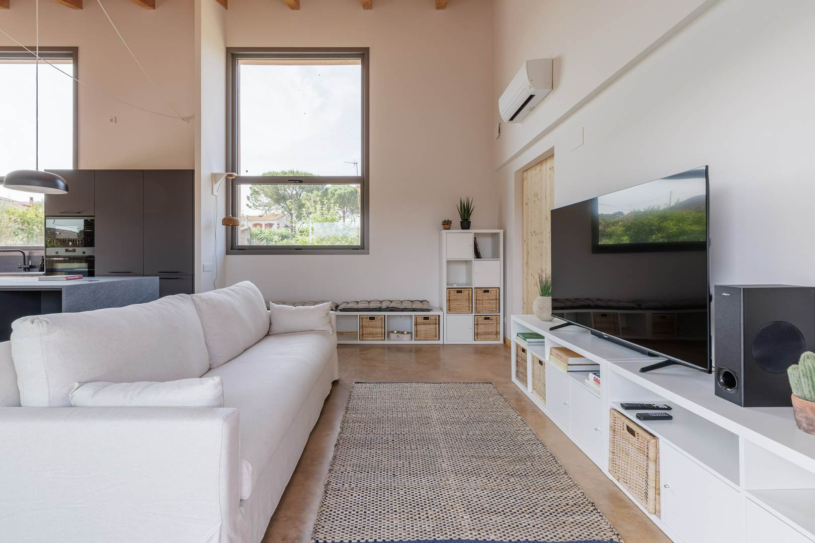 Alquila por horas Casa rural con diseño contemporáneo y piscina