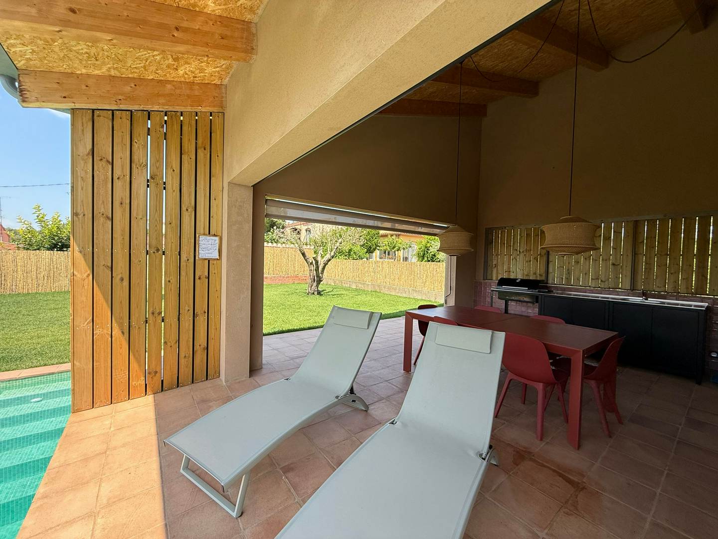 Alquila por horas Casa rural con diseño contemporáneo y piscina