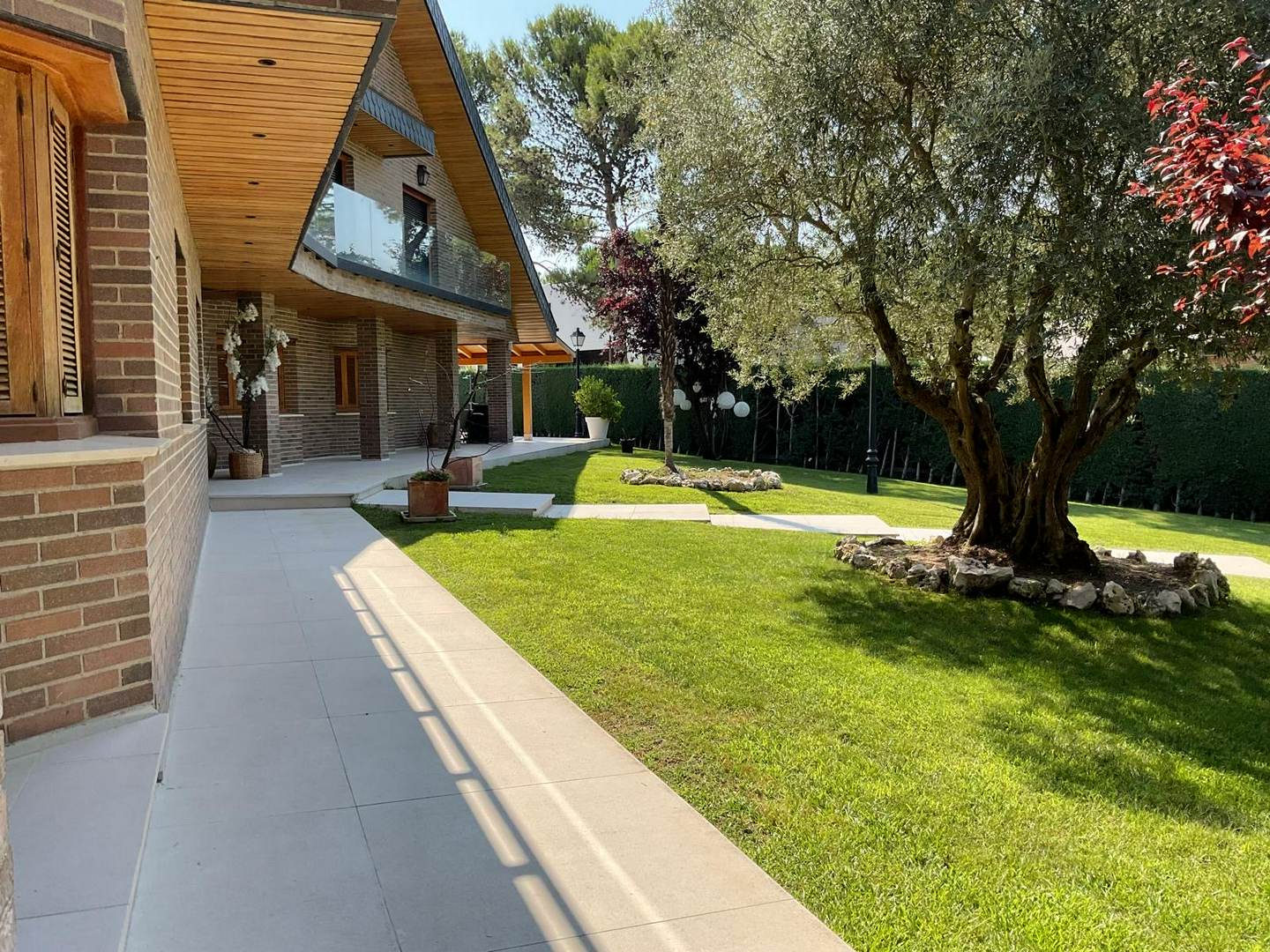 Alquila por horas CHALET 1100 m2 CONST + 3500 m2 parcela en Boadilla