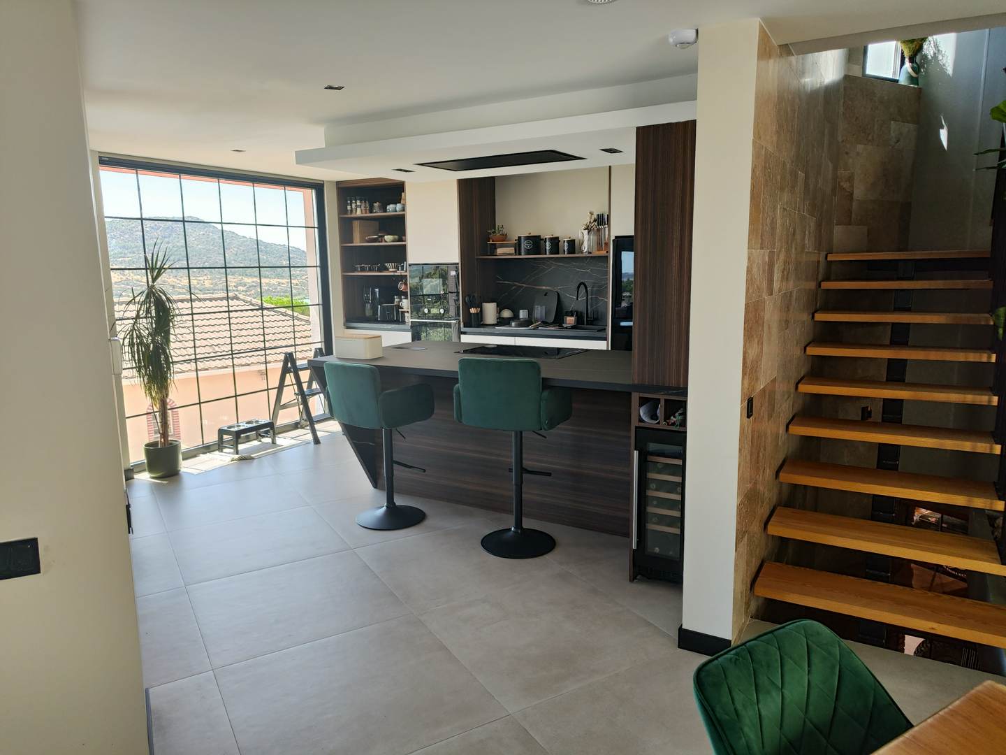 Alquila por horas vivienda unifamiliar de estilo contemporaneo
