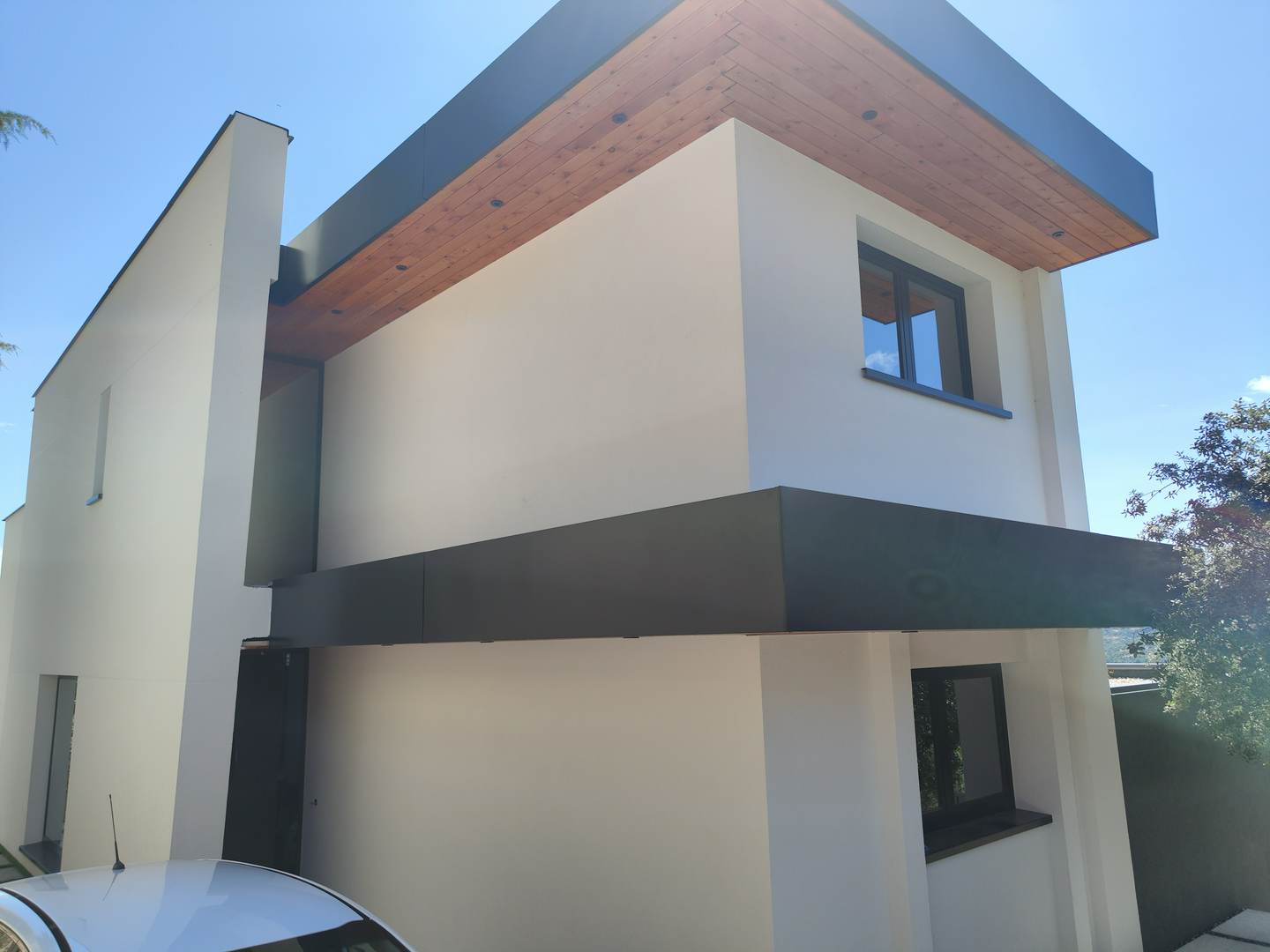Alquila por horas vivienda unifamiliar de estilo contemporaneo