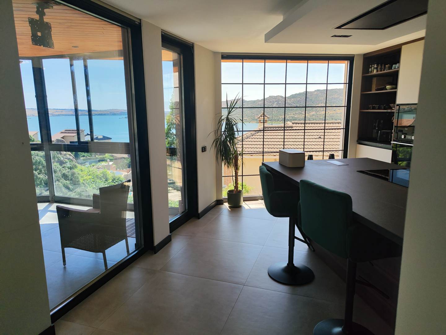 Alquila por horas vivienda unifamiliar de estilo contemporaneo