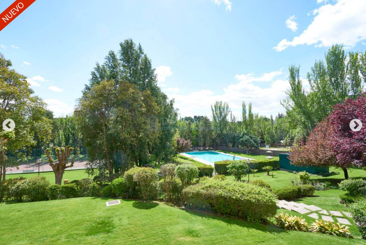 Alquila por horas Jardín comunitario con piscina 25 m2, campo de futbol y pista de tenis