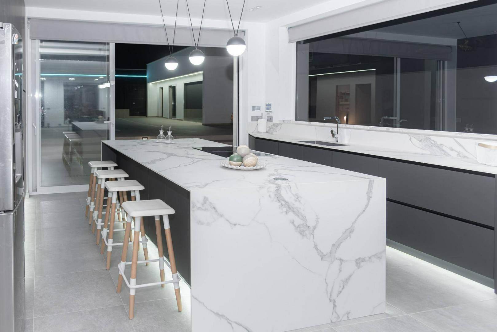 Alquila por horas Chalets independiente estilo minimalista contemporáneo 